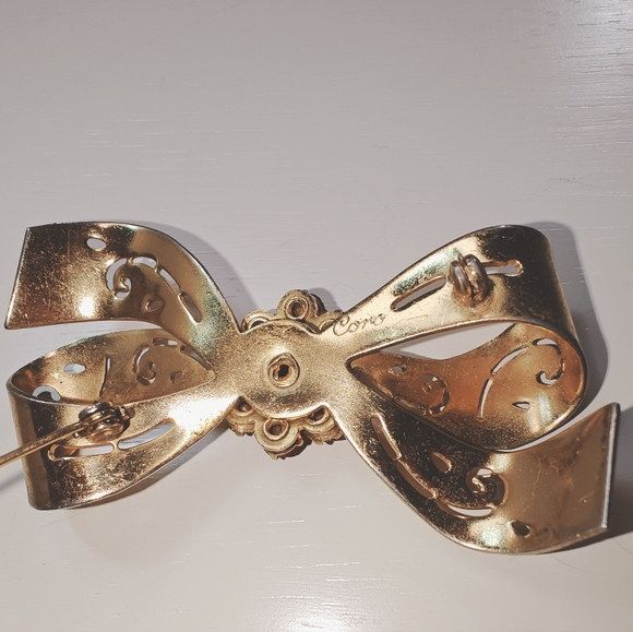 CORO Metalcut Gold Tone Ribbon Brooch w/Rhinestones Center Vintage - Picture 2 of 5